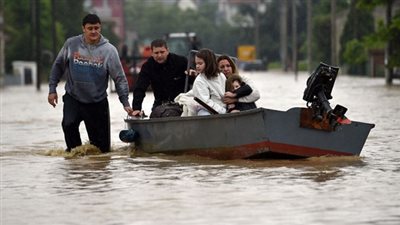 بالفيديو.. إجلاء جماعي في صربيا وكرواتيا بسبب الفيضانات