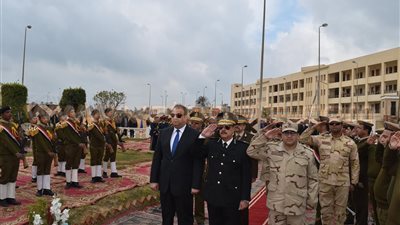 بالفيديو والصور.. محافظ الفيوم يحتفل بعيد الشرطة وذكرى 25 يناير