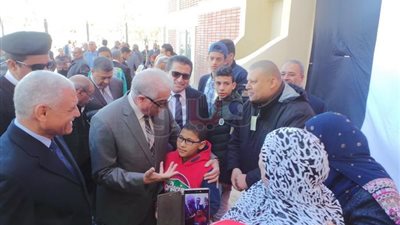 محافظ جنوب سيناء يكرم الطلاب المتميزين (صور)