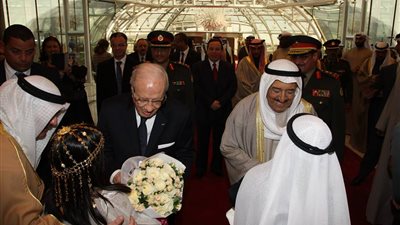 بالصور.. أمير الكويت يستقبل «السبسى» والوفد التونسي المرافق له