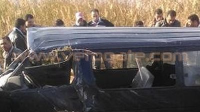 بالصور.. إصابة شرطيين في انقلاب سيارة بالبحيرة