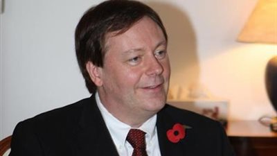 السفير البريطاني بالكويت: لا نتدخل في الشئون الداخلية لمصر