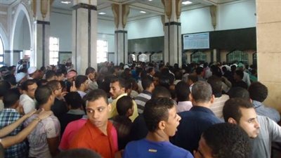 تظاهر الركاب بسبب إيقاف قطارات الصعيد