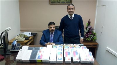 إحباط تهريب ٥٢ هاتفا محمولا بقيمة مليون جنيه بمطار القاهرة