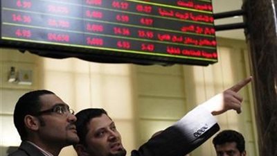البورصة المصرية تعزز خسائرها في منتصف جلسة اليوم