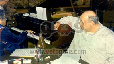 بالصور..  جاهين يرفض نصائح والديه ويصر على 