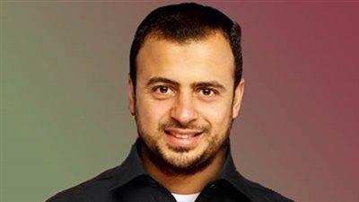 مصطفى حسني يشارك بـ«عيش اللحظة» في معرض الكتاب