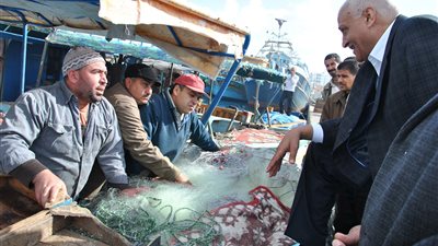 محافظ مطروح: لابد من تطوير صناعة صيد الأسماك بالمحافظة