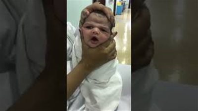 لحظة تعذيبطفل رضيع بطريقة بشعة علي أيدي ممرضات(فيديو)