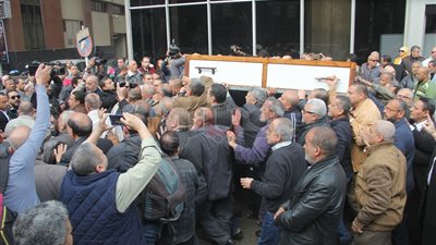 مكرم محمد أحمد وخالد داوود وأسامة شرشر في جنازة إبراهيم نافع