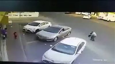 شاب يمني ينقذ طفلا سعوديا من الموت (فيديو)