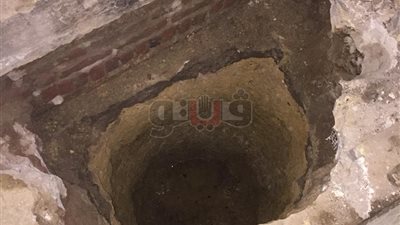 إحباط محاولة التنقيب عن الآثار داخل منزل في مصر القديمة (صور)