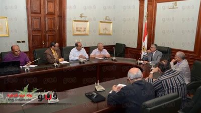 محافظ الإسكندرية يجتمع برئيس شركة المياه لبحث انقطاعها