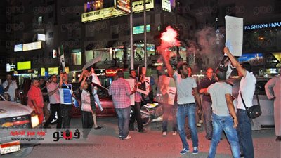 بالصور.. سلسلة بشرية لحملة صباحى بالبحر الأحمر