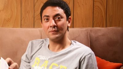 فتحي عبد الوهاب يكثف بروفاته بالسلام لعرض «بس انت مش شامم»