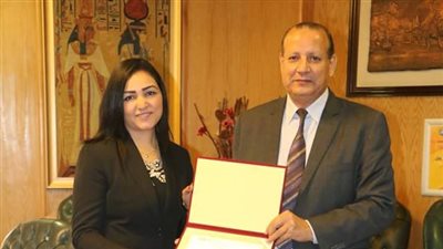 تكريم المسئولين المتميزين بالشركة المصرية للمطارات