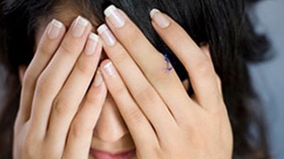 ضبط طالبة أثناء محاولتها إدخال مواد مخدرة لمسجون بسجن طوخ