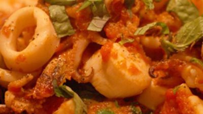 ألذ طاجن كالماري بالصوص الأحمر