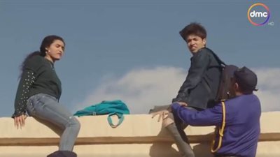 رفد نجل وفاء صادق من المدرسة بعد محاولته القفز من على السور في 