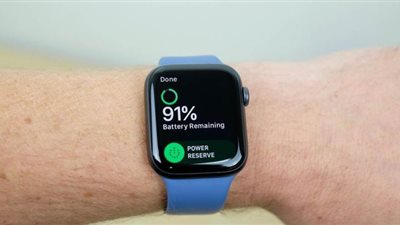 ساعة أبل تنقذ حياة امرأة فشلت أجهزة المستشفى في تشخيص حالتها