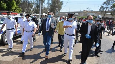 محافظ الدقهلية يتفقد شوارع وميادين وأسواق مدينة المنصورة | صور