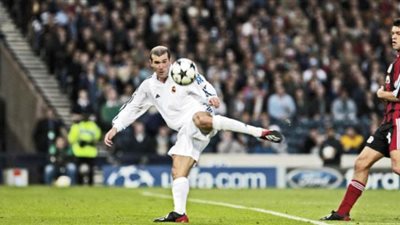 فرانس فوتبول: هدف زيدان أمام ليفركوزن الأفضل في تاريخ دوري الأبطال