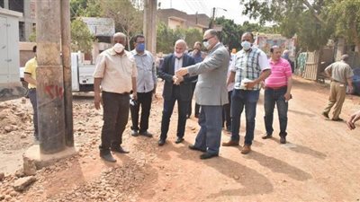 محافظ أسيوط يتفقد أعمال إنشاء مدرسة نزة قرار وأعمال رصف الطرق بمنفلوط