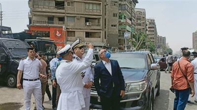 إزالة عقار مخالف في الألف مسكن بجسر السويس | صور