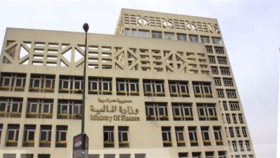 “المالية” توضح حقيقة إلغاء انتداب رئيس مصلحة الجمارك ومستشار الوزير