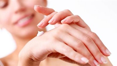 خطوات العناية بيديك وتنعيمها خلال رمضان بمواد طبيعية