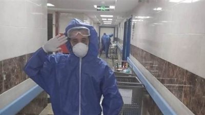 طفل يوجه رسالة لوالده الطبيب بـ