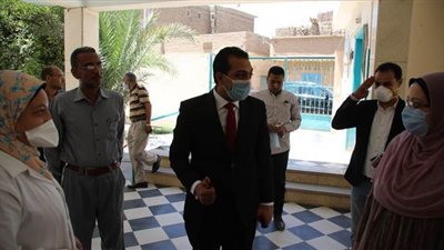نائب محافظ قنا يتفقد الوحدة الصحية بقرية القلعة | صور