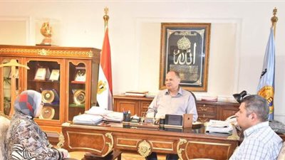 محافظ أسيوط يبحث مع مقررة 