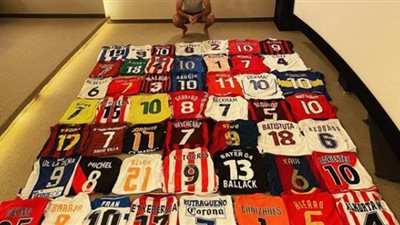 على رأسهم زيدان وكافو وإيتو.. راؤول جونزاليس يستعرض قمصان نجوم العالم