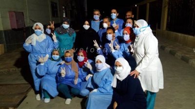 لحظة خروج ٨ متعافين من فيروس كورونا بعزل الدقهلية l صور