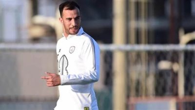 مدافع منتخب الجزائر يفضل الأهلي على الزمالك