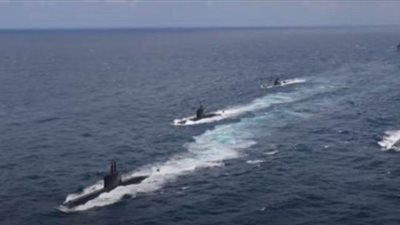 لحظة دخول الغواصة الثالثة القادمة من ألمانيا لقاعدة الإسكندرية البحرية