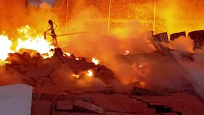 حريق في محل زيوت ومغسلة بالبحر الأعظم.. والنيران تمتد للطابق الثاني
