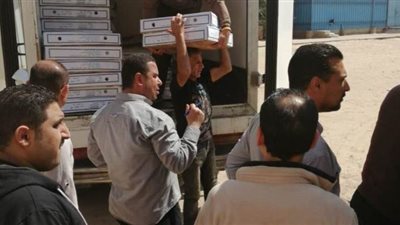 «الشنط» والوجبات الساخنة بديل «الموائد»..  أقباط الإسكندرية يضيئون «سماء رمضان».. ويرفعون شعار «الخير للجميع»