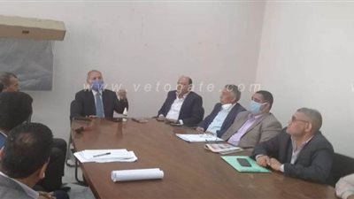 نائب محافظ القاهرة يلتقى باعة المطرية تميهدا لنقل السوق