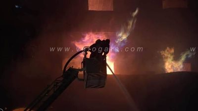 الدفع بـ 10 سيارات إطفاء للسيطرة على حريق بمخزن للنجف في شبرا الخيمة | صور