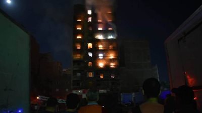 السيطرة على حريق مخزن النجف بشبرا الخيمة | صور