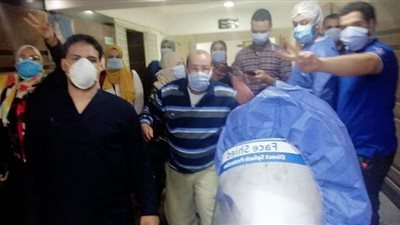 لحظة خروج 27 متعافيا من مستشفيات العزل بالدقهلية | فيديو وصور