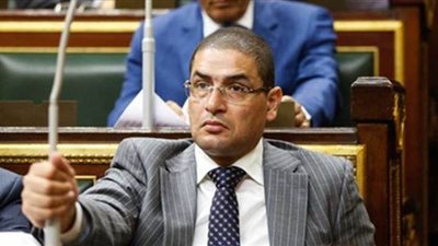 برلماني يطالب بإجراءات مشددة بالأسواق لمنع الزحام قبل العيد للحد من انتشار كورونا