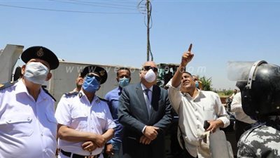 محافظ قنا: إزالة 4 طوابق مخالفة لرخصة عقار بنجع حمادي | صور