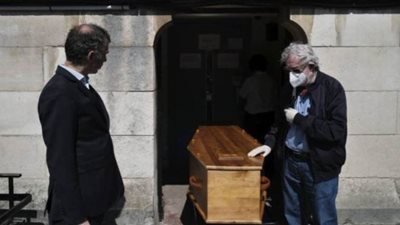 بسبب كورونا.. العالم يلجأ إلى بث الجنائز عبر الإنترنت