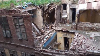 مصرع أب وإصابة ابنه في انهيار شرفة عقار بكرموز في الإسكندرية