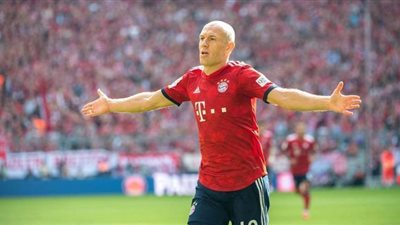 نادٍ برازيلي يفاوض روبن لضمه رغم إعلانه الاعتزال