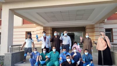 خروج الحالة الخامسة من مصابي كورونا من مستشفيات العزل بالوادي الجديد