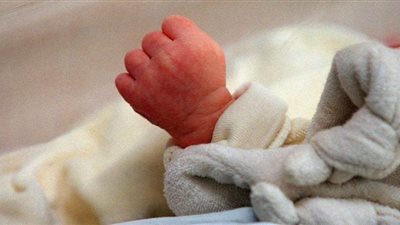 بيكره خلفة البنات.. سيدة بكفر الشيخ تتهم والد زوجها بقتل رضيعتها ودفنها دون علمها